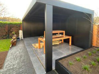 modern poolhouse in tuin